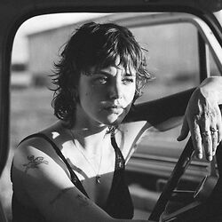 Cat Clyde kondigt nieuw album ‘Mud Blood Bone’ aan en deelt de single ‘Another Time’. Cat Clyde kondigt nieuw album ‘Mud Blood Bone’ aan en deelt de single ‘Another Time’.