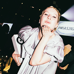 Kaat Van Stralen valt in de prijzen tijdens De MIA'S Kaat Van Stralen valt in de prijzen tijdens De MIA'S